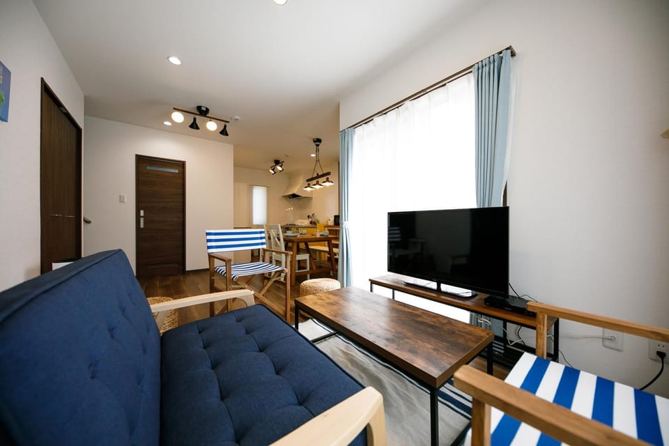 TV and multimedia, Living room, Seating area, Dining area