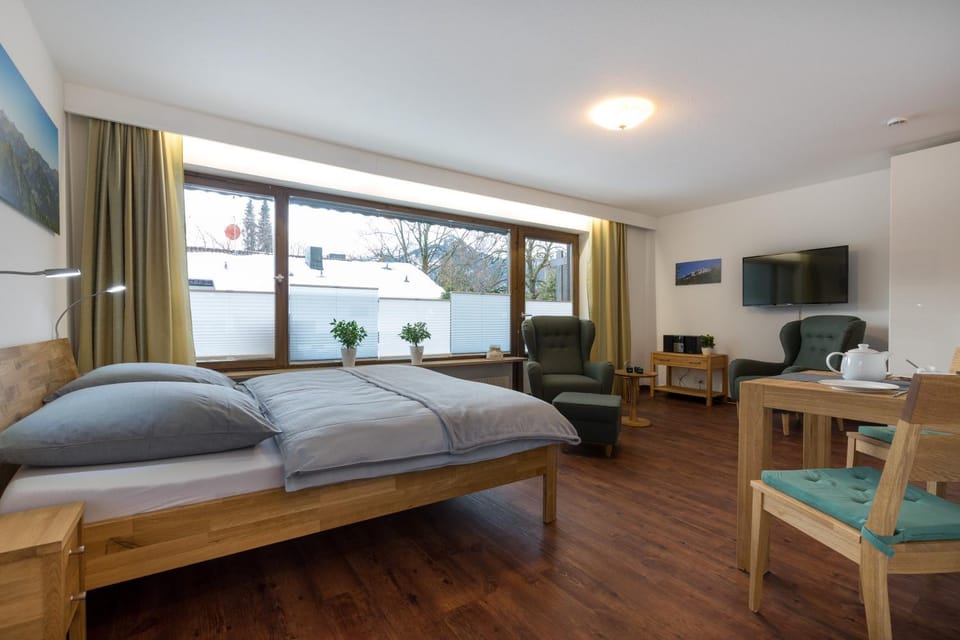 Living room, Dining area, Bedroom