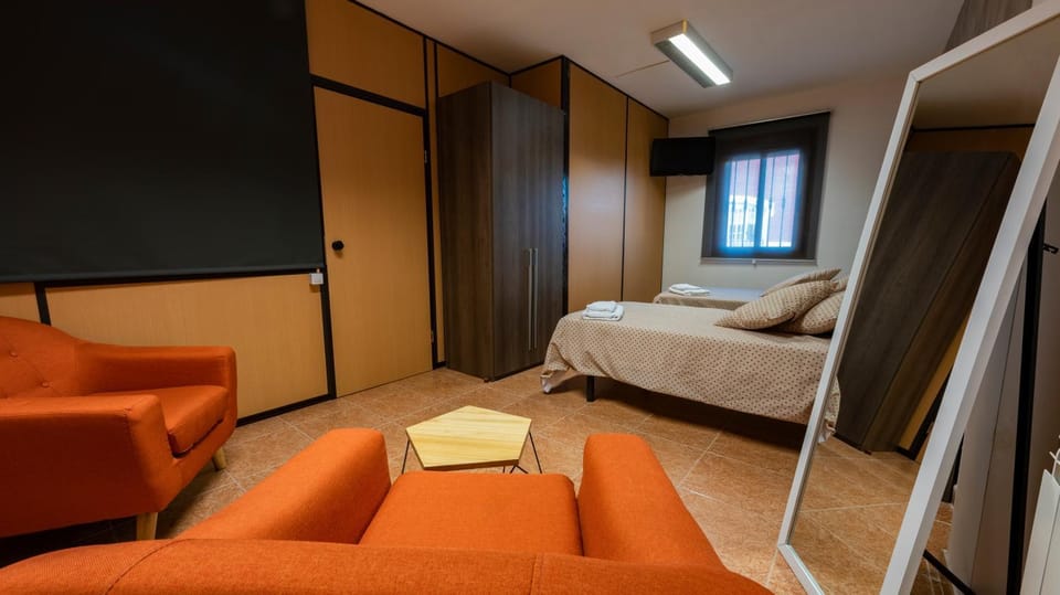Bed, TV and multimedia, Photo of the whole room, Bedroom, wardrobe