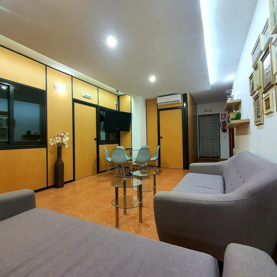 TV and multimedia, Kitchen or kitchenette, Living room, Seating area