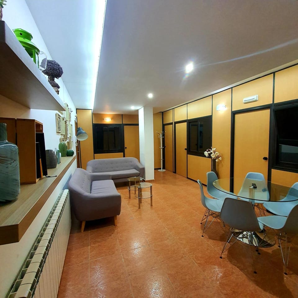 Communal lounge/ TV room, TV and multimedia, Living room, Seating area, Evening entertainment