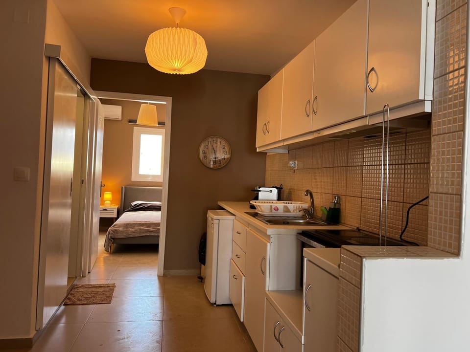 Bed, Kitchen or kitchenette, Bedroom