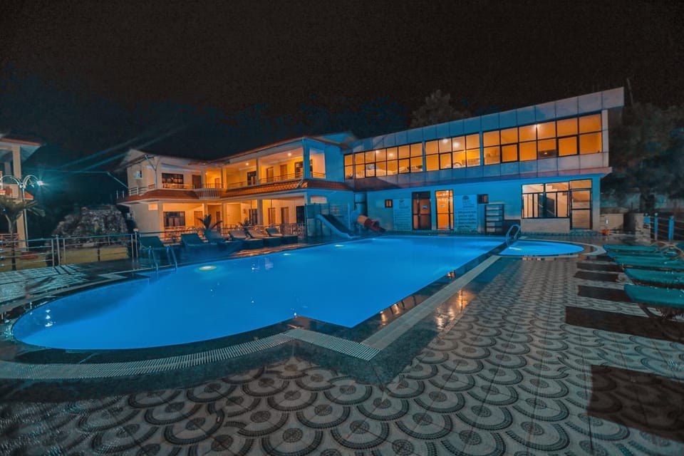 Swimming pool, Swimming pool