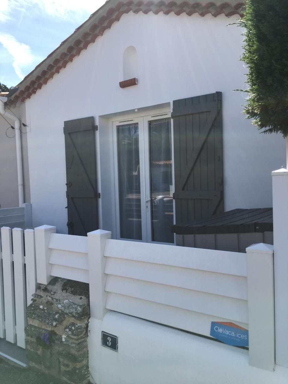 Facade/entrance