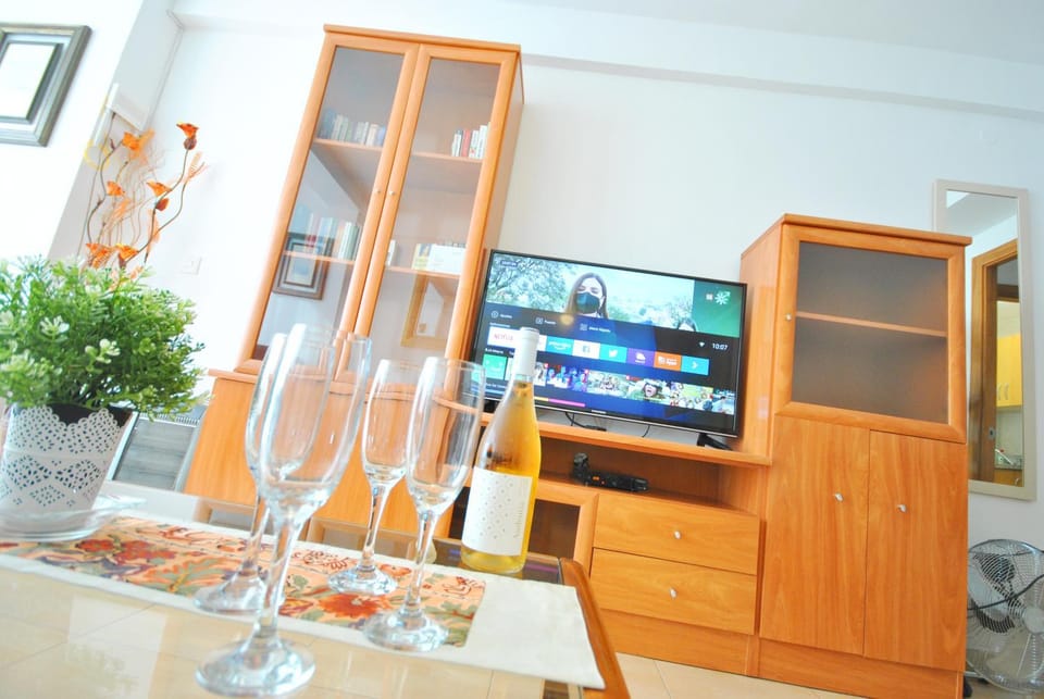 Communal lounge/ TV room, TV and multimedia, Living room