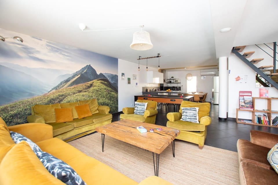 Living room, Seating area