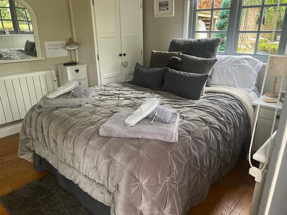 Truffle Lodge Apartment in Mid Sussex District