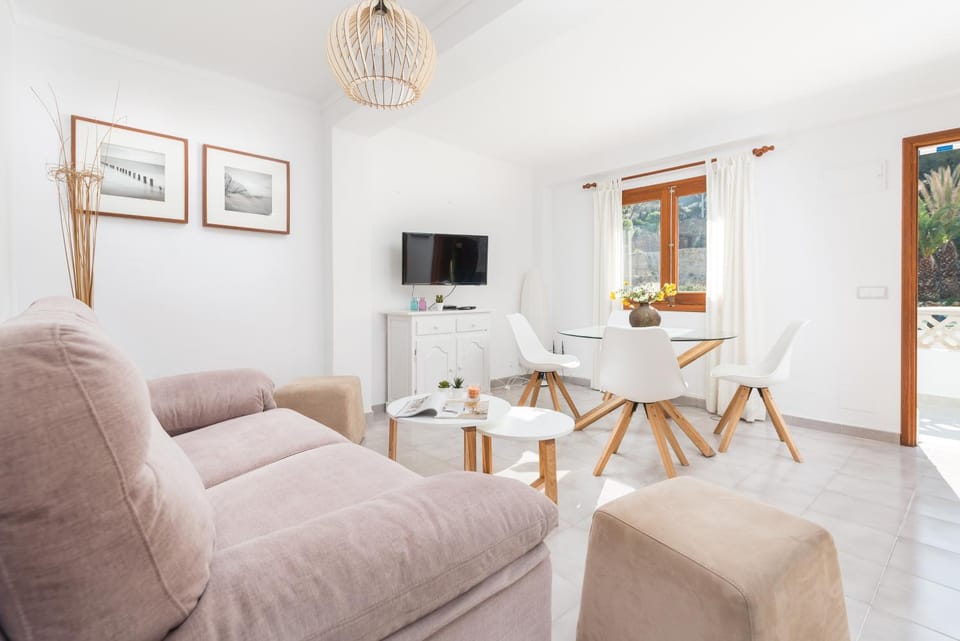Living room, Photo of the whole room, Seating area
