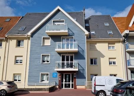 Facade/entrance, Parking