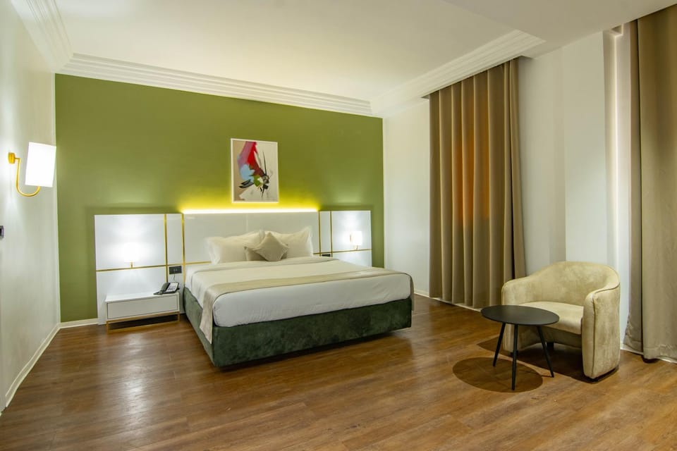 Photo of the whole room, Bedroom