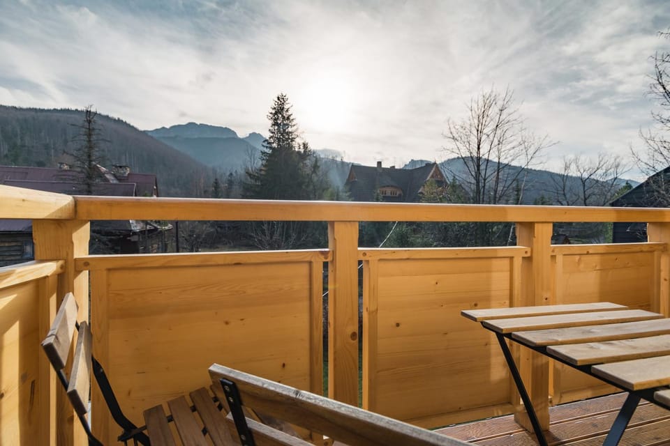 Balcony/Terrace, Mountain view
