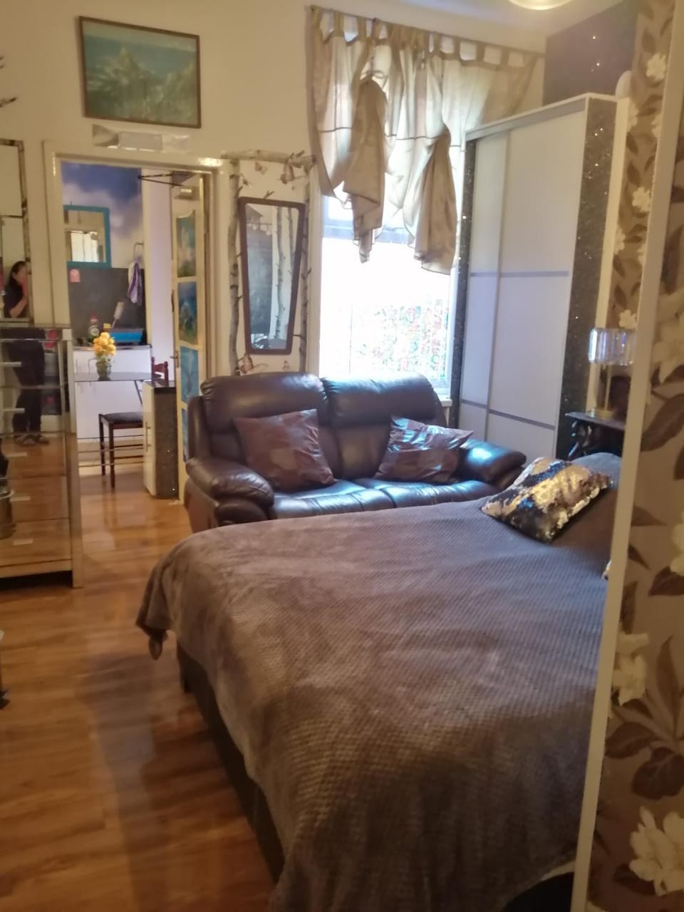 Photo of the whole room