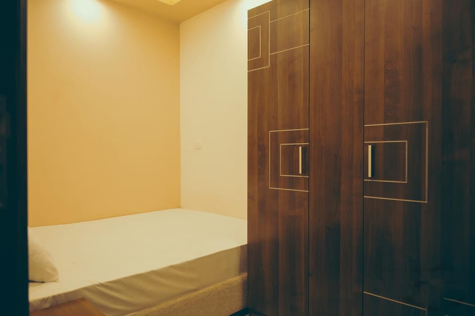 Bedroom, wardrobe