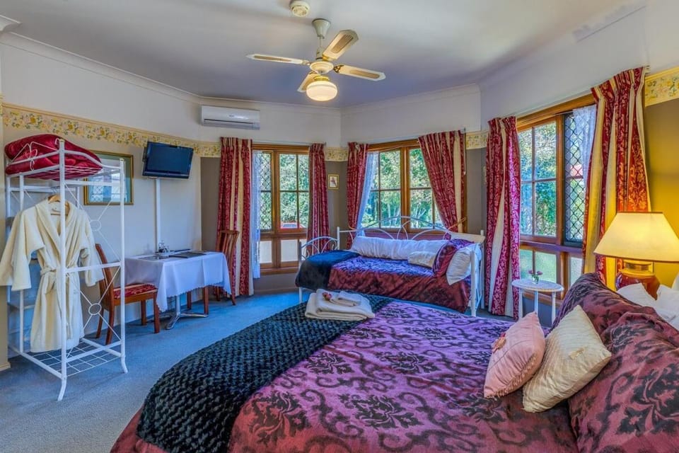 Luxury Hinterland Escape | Rainforest Retreat House in Tamborine Mountain