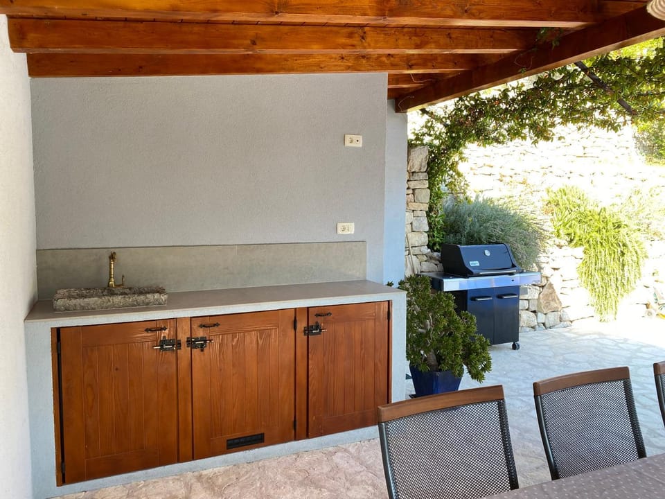 Holiday House Vita - Heated pool, Large massage tub and Sports court Villa in Split-Dalmatia County