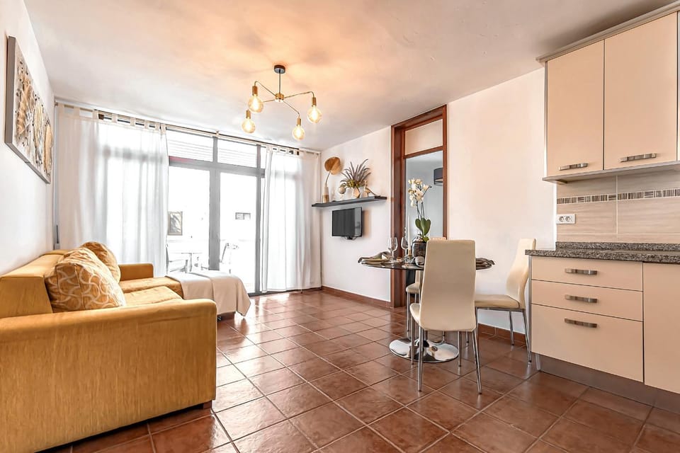 TV and multimedia, Kitchen or kitchenette, Living room, Dining area