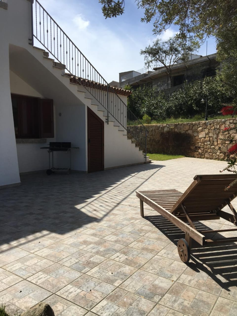 Facade/entrance, BBQ facilities, Garden