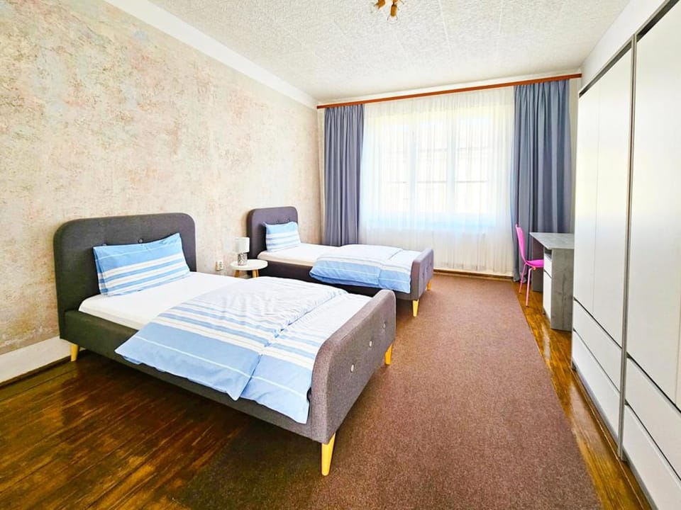 Bed, Area and facilities