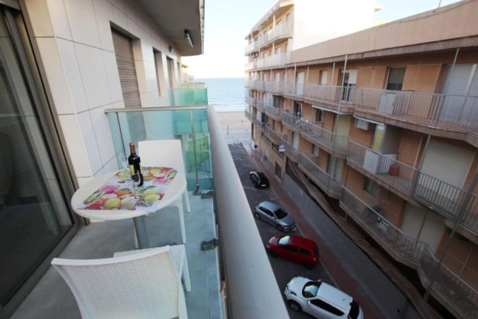 Balcony/Terrace, Street view