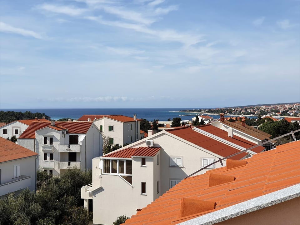 City view, Sea view