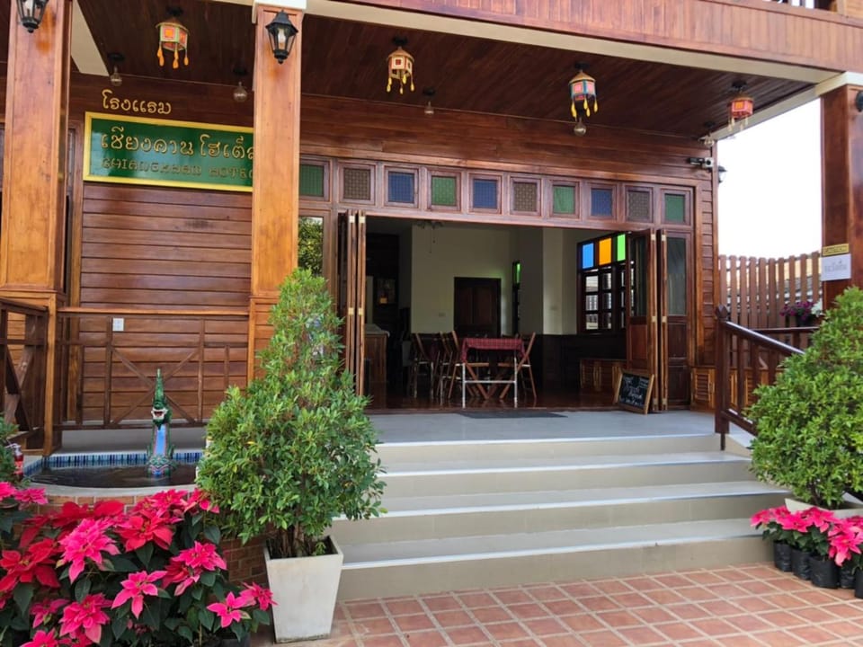 Patio, Facade/entrance