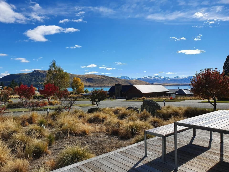 Neighbourhood, Lake view, Mountain view