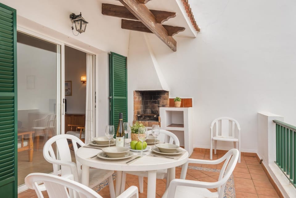 BBQ facilities, Dining area