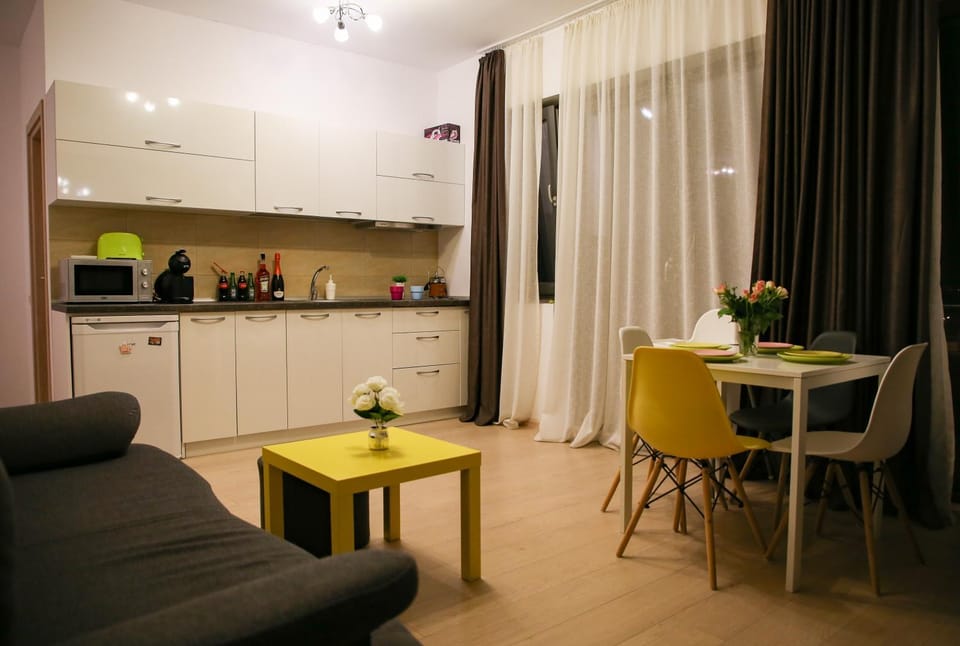 Living room, Photo of the whole room, Decorative detail