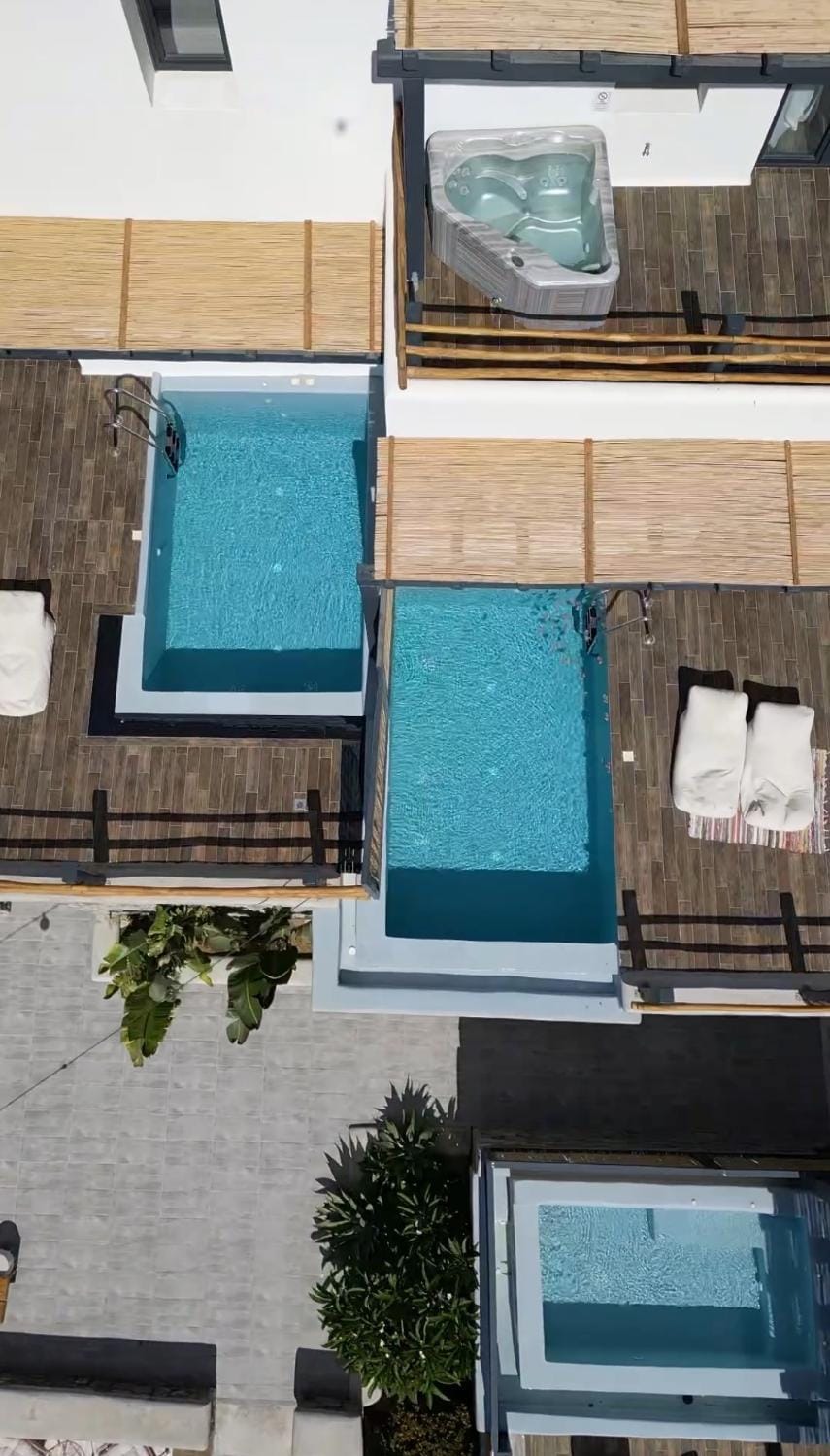 Property building, Balcony/Terrace, Swimming pool, Internal: Not applicable to any particular room