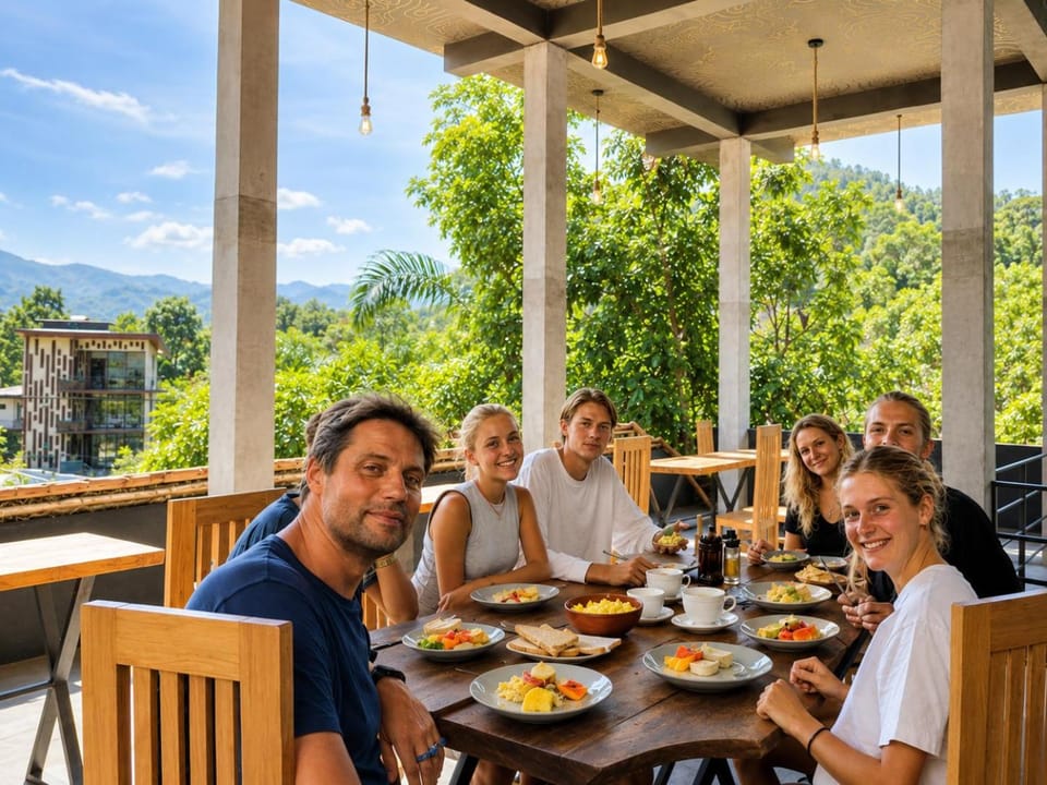 Restaurant/places to eat, Guests, Continental breakfast, Lunch