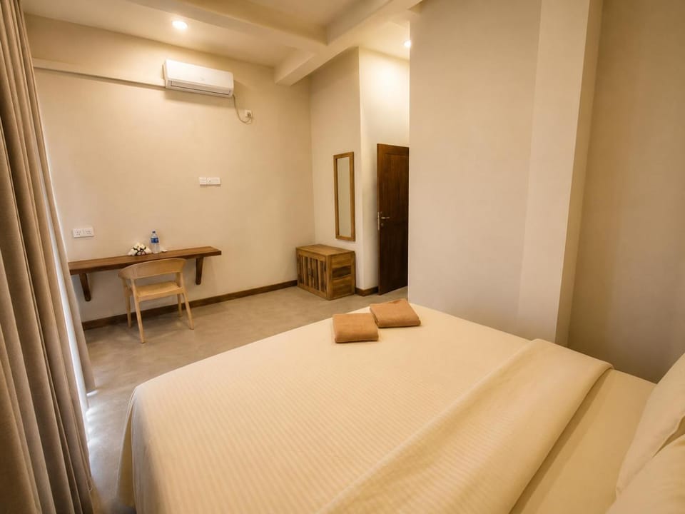 Bed, Photo of the whole room, air conditioner