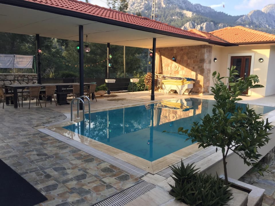 Property building, Patio, Day, Natural landscape, Mountain view, Pool view, Swimming pool, sunbed