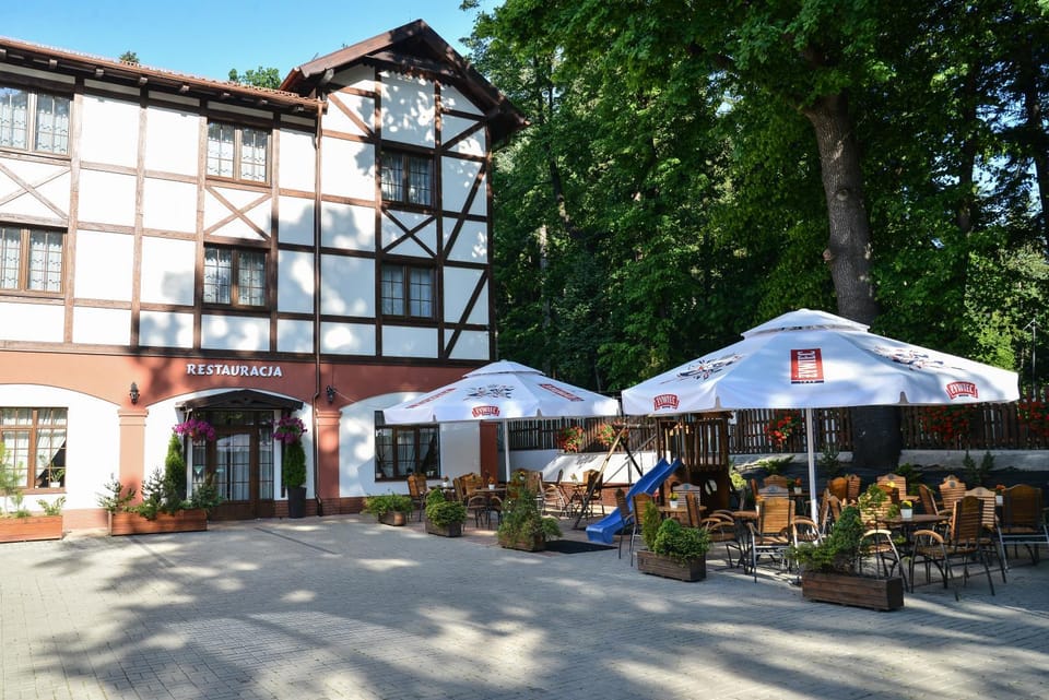Property building, Restaurant/places to eat