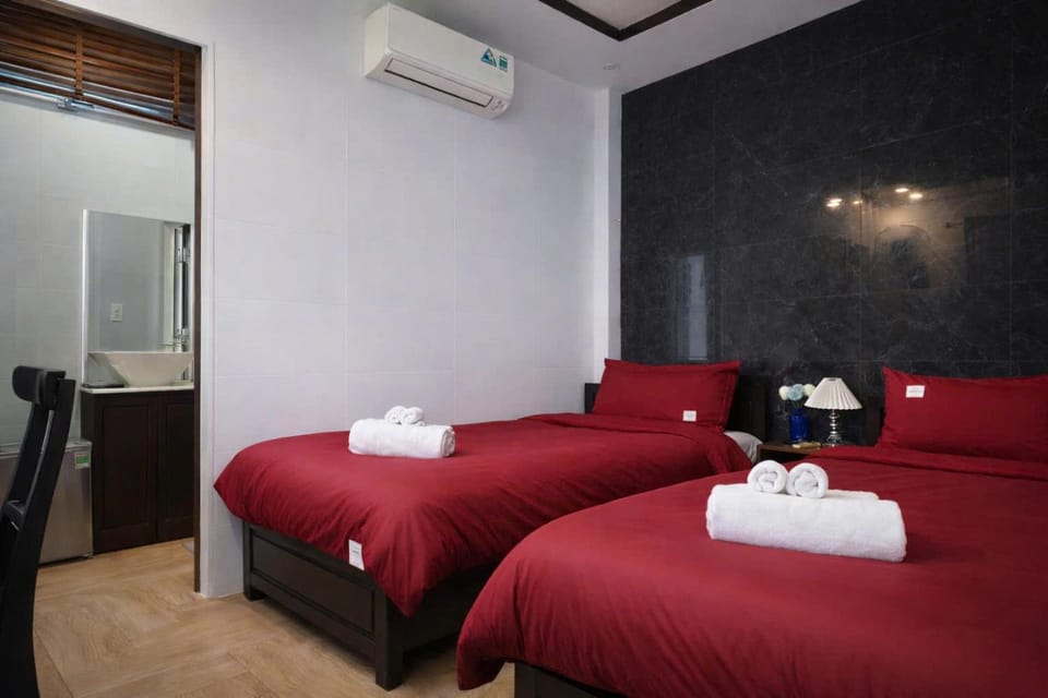 Bed, Photo of the whole room, Bedroom, air conditioner