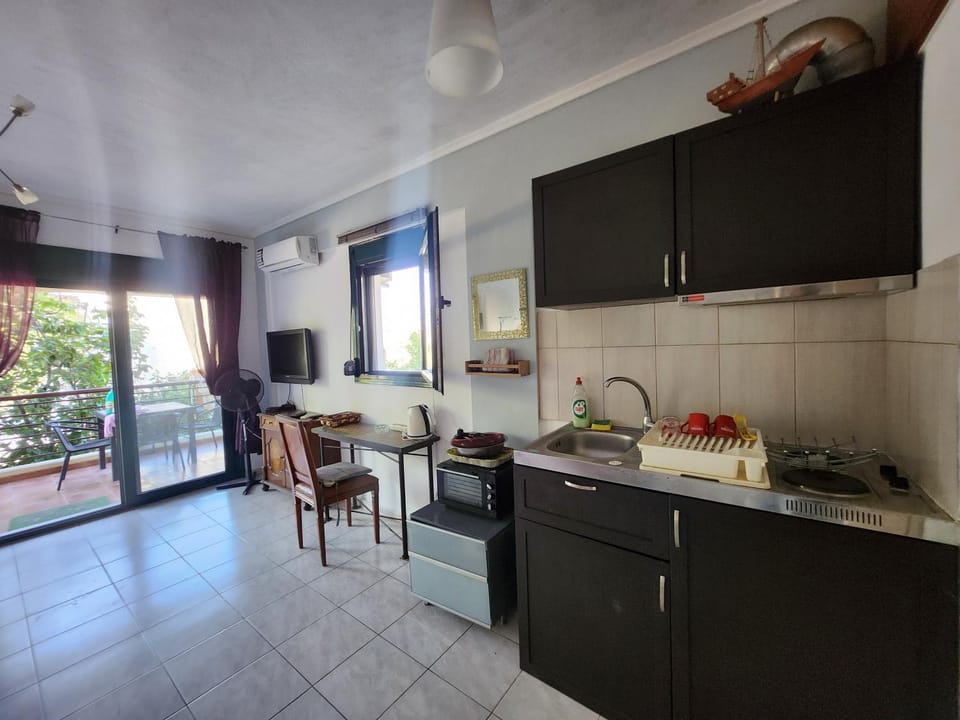 Garden maisonnette 2-bedrooms sleeps 6 adults 200m from sandy beach Apartment in Decentralized Administration of Macedonia and Thrace