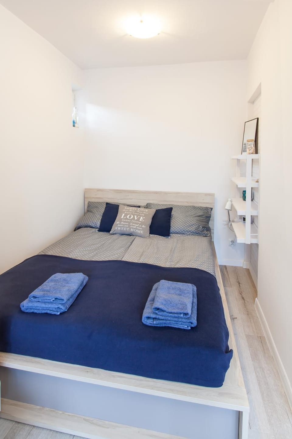 Bed, Photo of the whole room