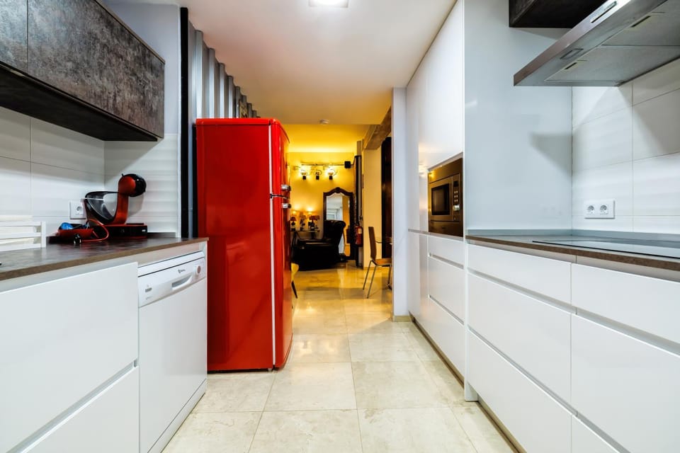 Coffee/tea facilities, Kitchen or kitchenette, dishwasher, microwave, oven, stove, washing machine
