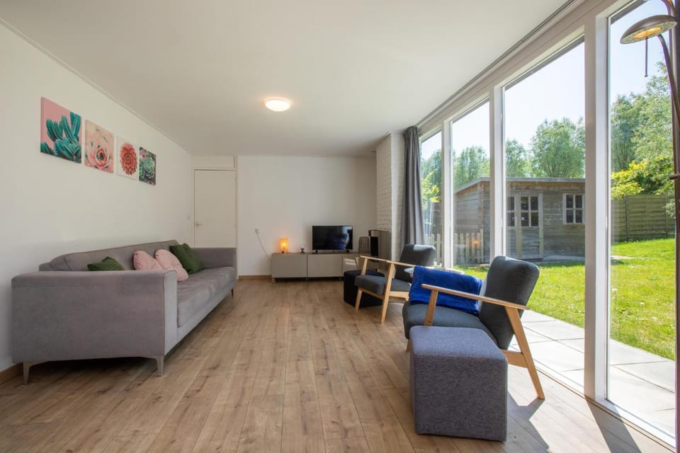 Welcome in - Vakantiehuis met grote zonnige tuin, aan het Veerse meer I Inlaag 20 House in Wolphaartsdijk