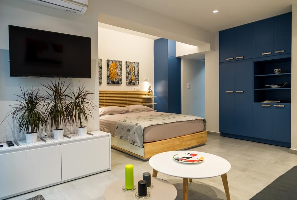 Central Cozy Studio with a Secret Garden Apartment in Athens