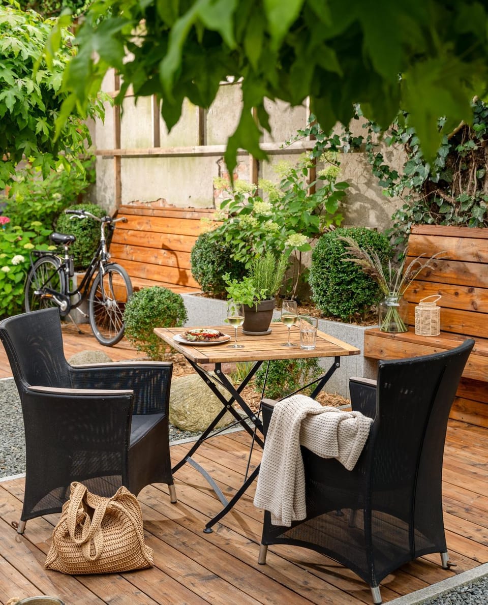 Toilet, Patio, View (from property/room), Balcony/Terrace, Seating area, Inner courtyard view