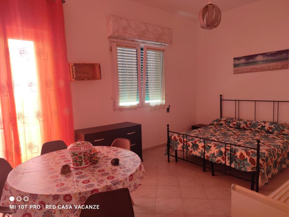 Bed, Living room, Photo of the whole room, Seating area, Dining area, Bedroom