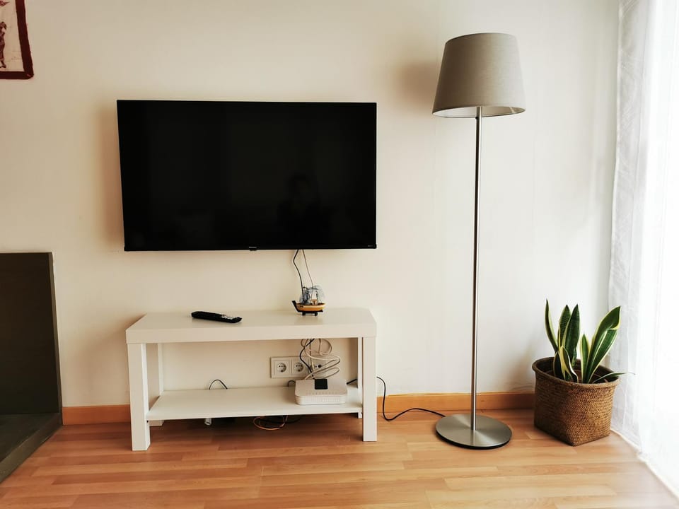 Communal lounge/ TV room, TV and multimedia
