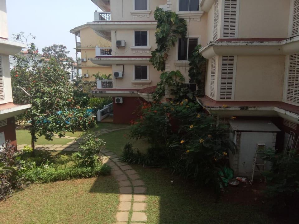 Property building, Facade/entrance, Garden