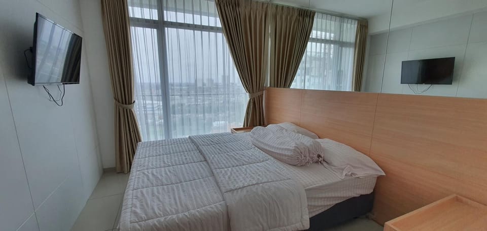Shower, Bathroom, TV and multimedia, Bedroom