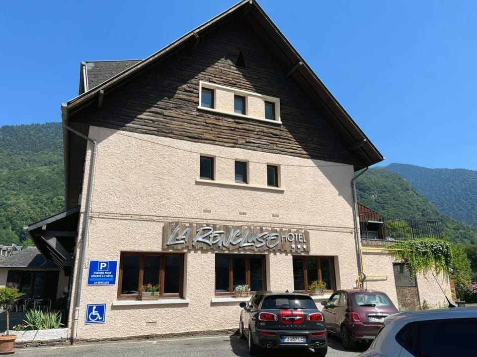 Property building, Facade/entrance