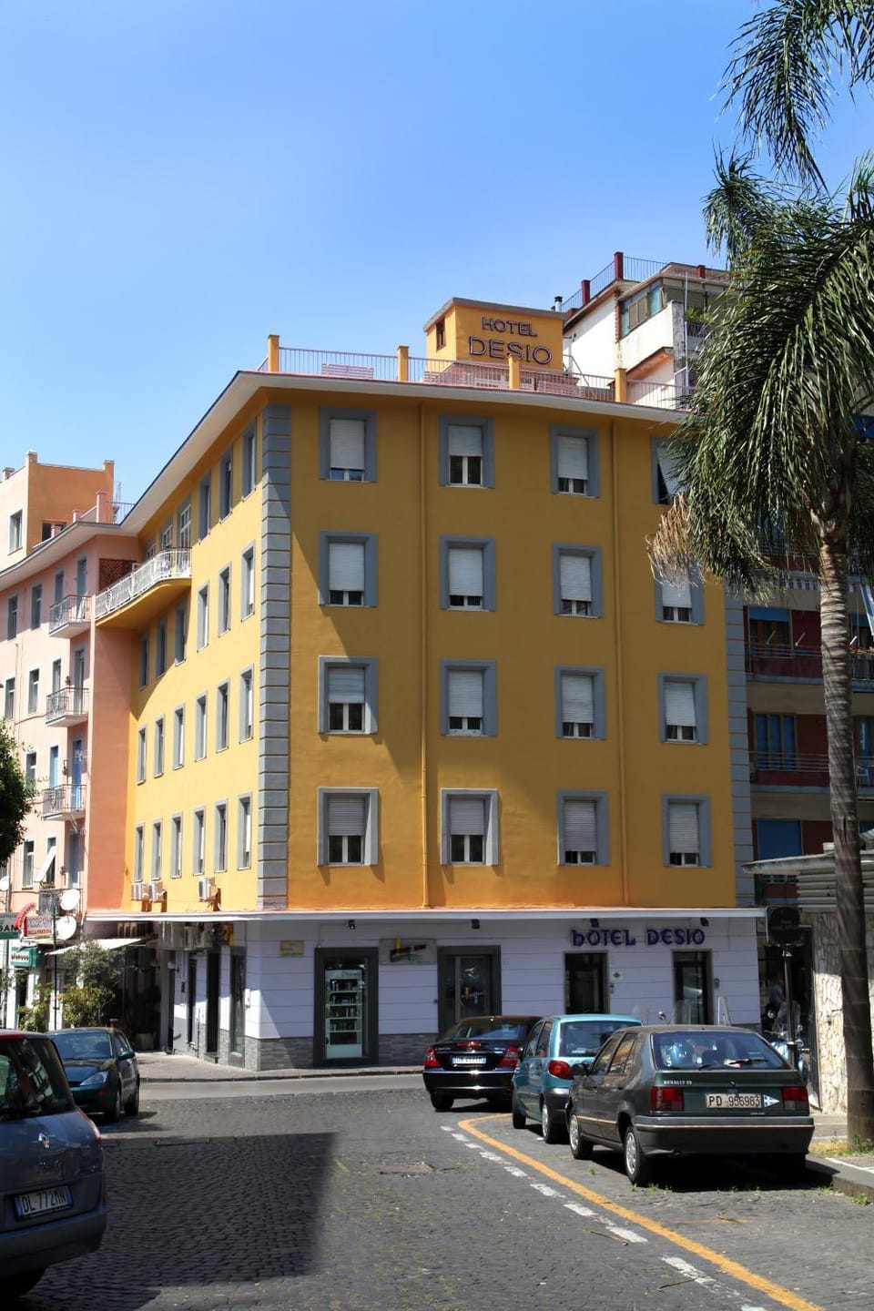 Facade/entrance