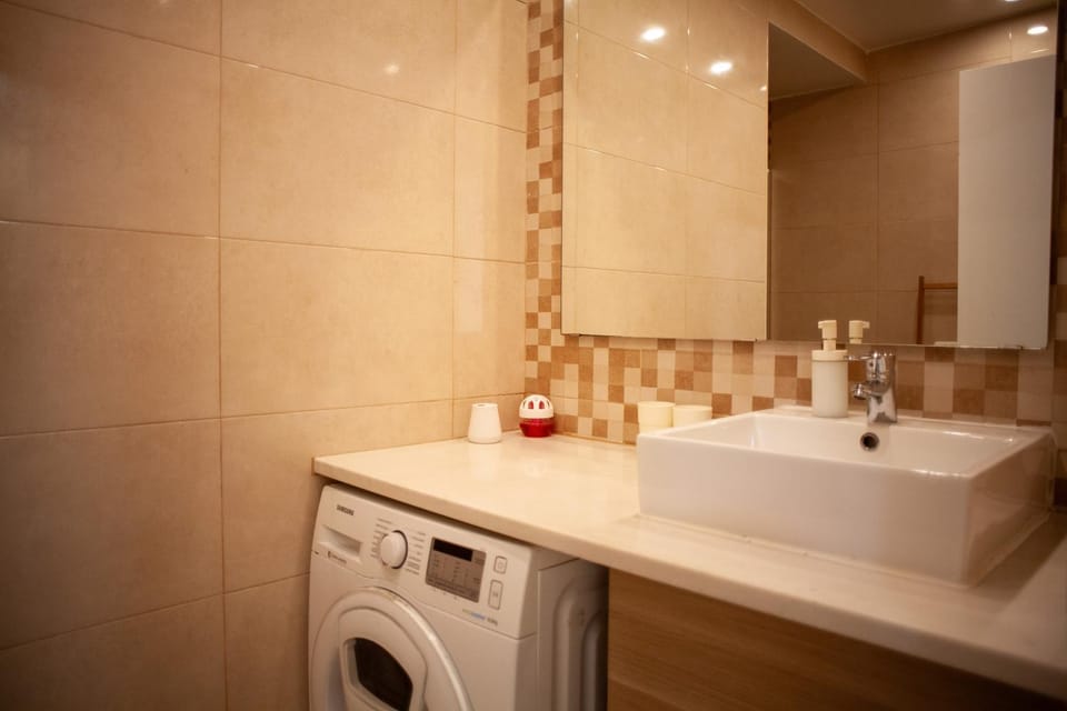 Shower, Toilet, Bathroom, washing machine