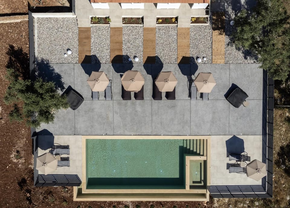 Swimming pool, sunbed