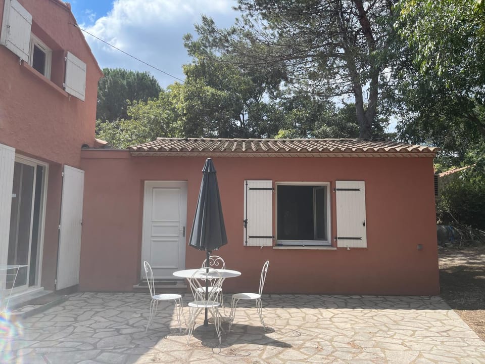 Studio indépendant calme pas loin du centre Apartment in Nimes