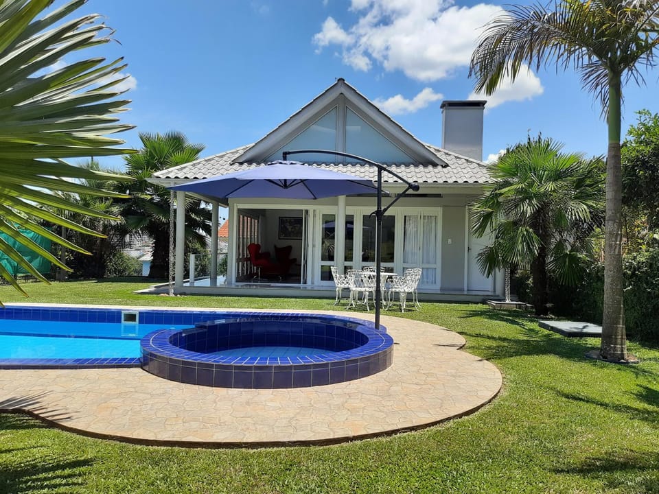 Property building, Garden, Swimming pool